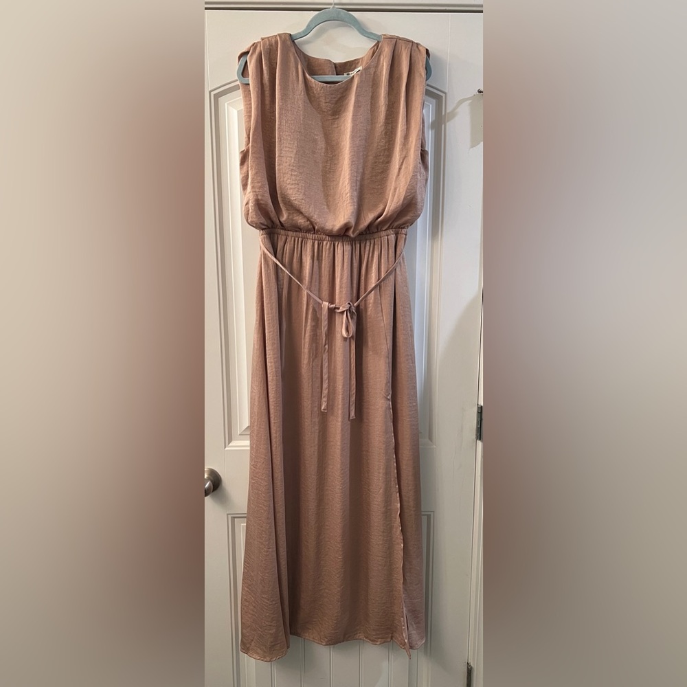 Size L Champagne Versona Dress